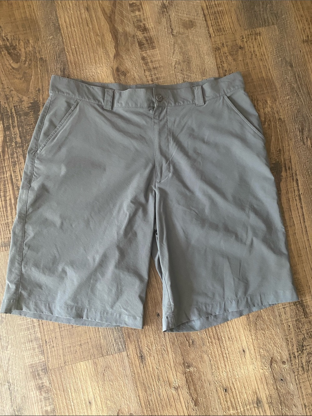 Under Armour Men's Flat Front Shorts - Gray